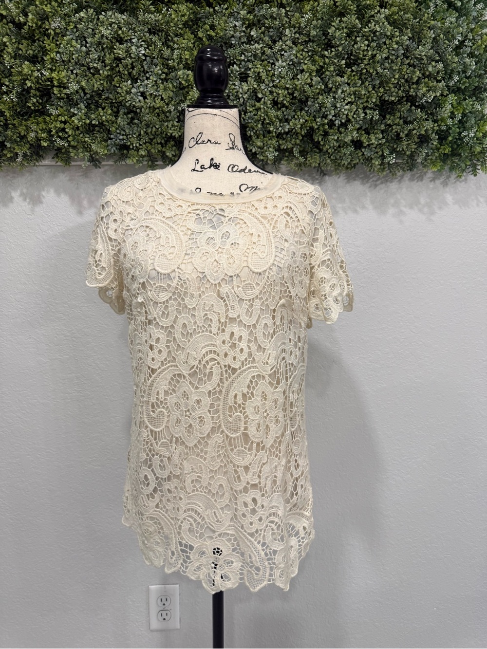 Zara Cream Lace Crochet Short Sleeve Blouse Size L